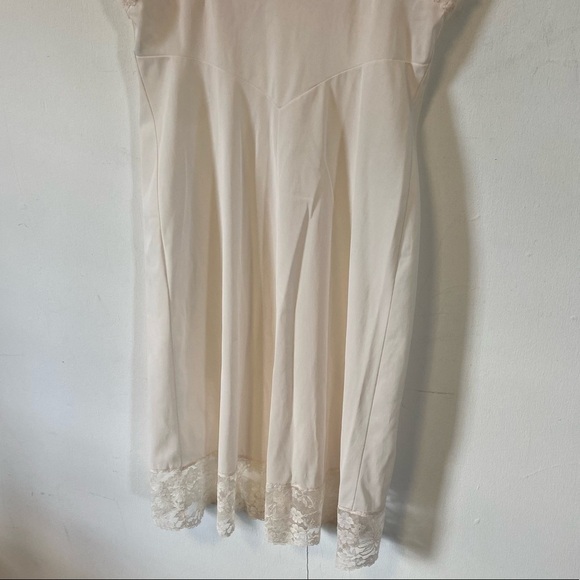 Vintage Vanity Fair Full Slip Blush Pink Lace 100% Nylon Nightie Womens Small 36 - Picture 7 of 13